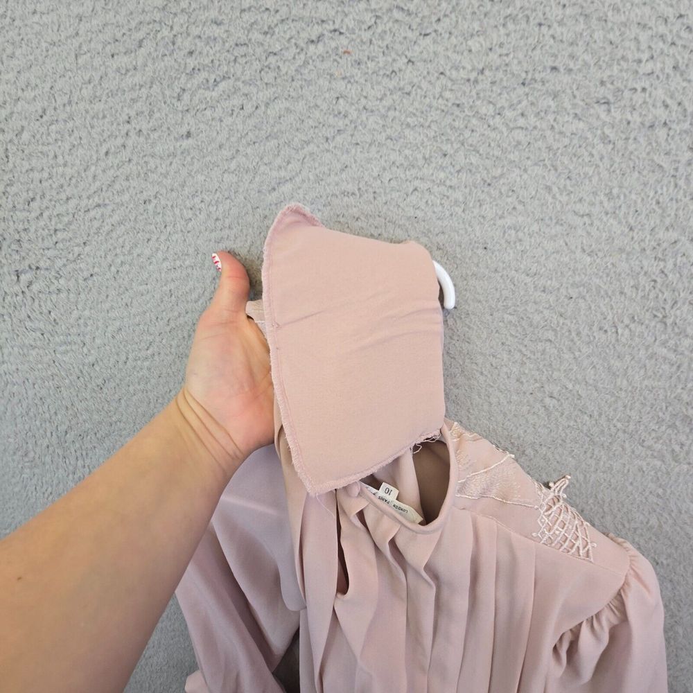 Elegant Pink Blouse with Lace Detail - Picture 6 of 16